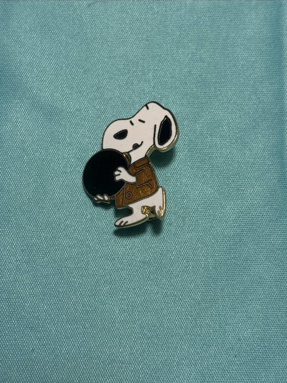 Peanuts Snoopy Bowling Enamel Pin - White & Black - Picture 1 of 5